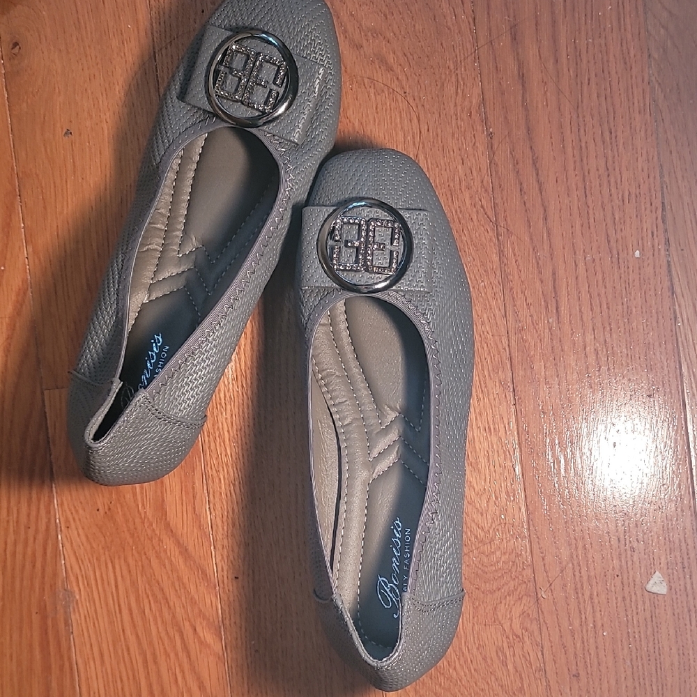 Elegant Gray Women's Flats